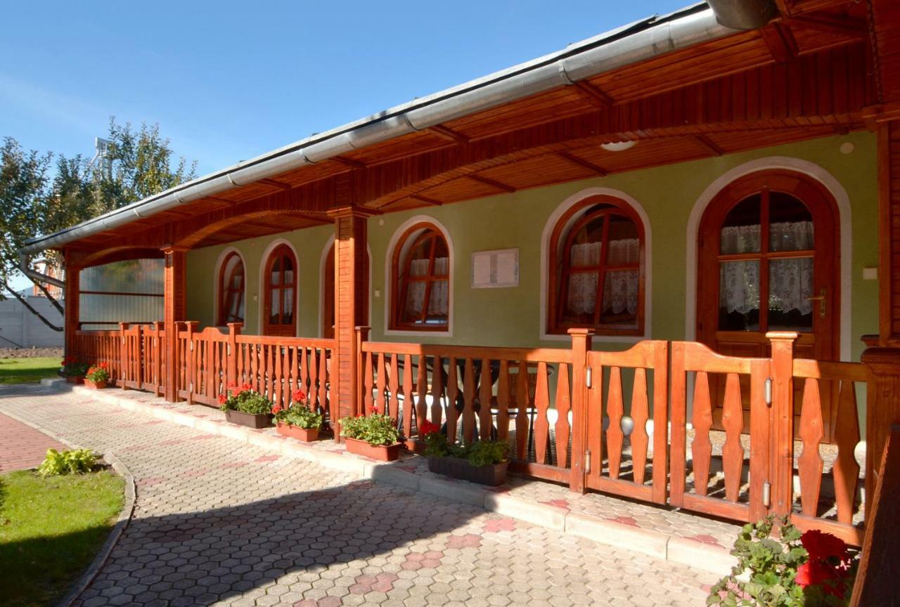 Apartman Pri Zamocku Bešeňová Buitenkant foto