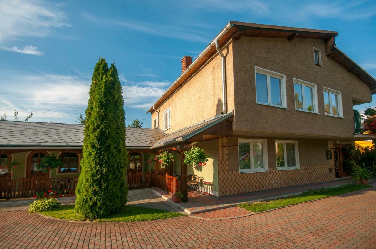 Apartman Pri Zamocku Bešeňová Buitenkant foto