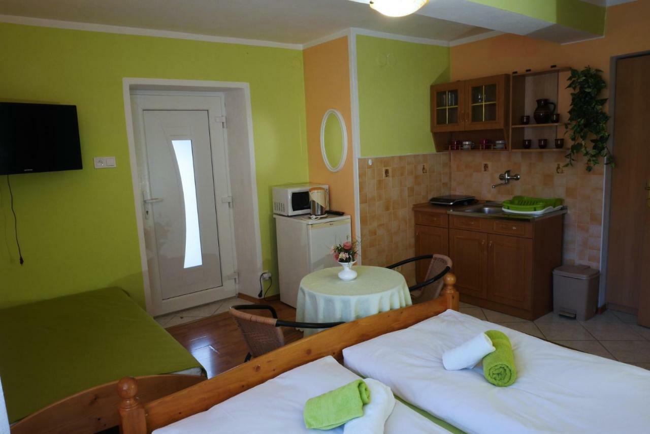 Apartman Pri Zamocku Bešeňová Buitenkant foto