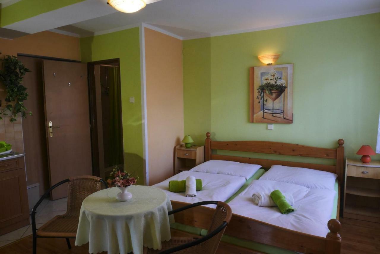 Apartman Pri Zamocku Bešeňová Buitenkant foto