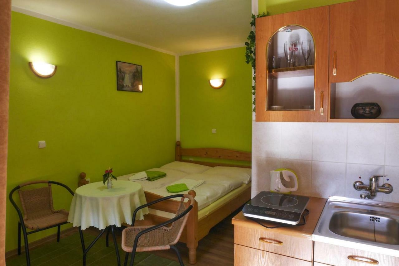 Apartman Pri Zamocku Bešeňová Buitenkant foto