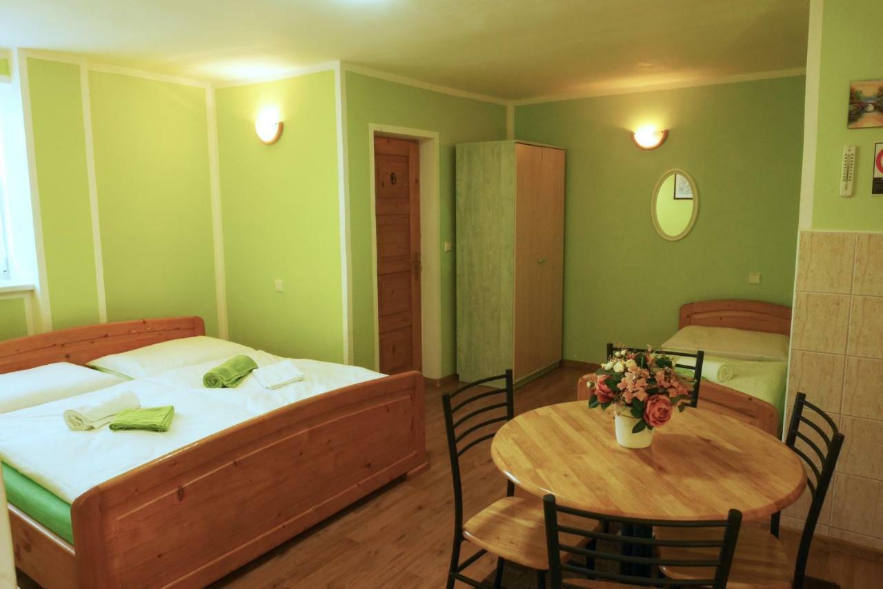 Apartman Pri Zamocku Bešeňová Buitenkant foto