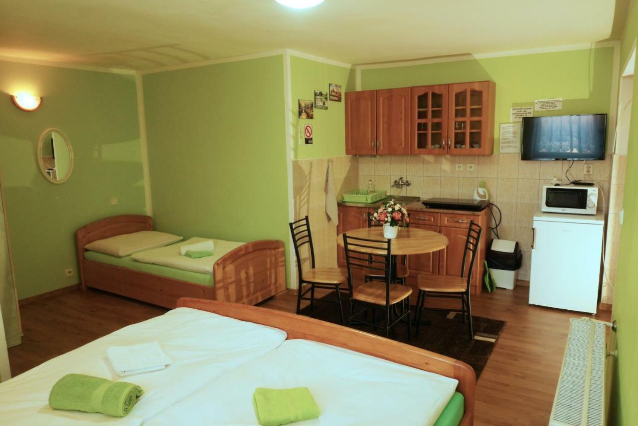 Apartman Pri Zamocku Bešeňová Buitenkant foto