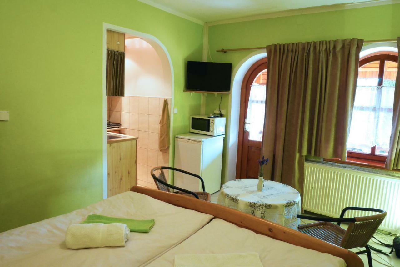 Apartman Pri Zamocku Bešeňová Buitenkant foto